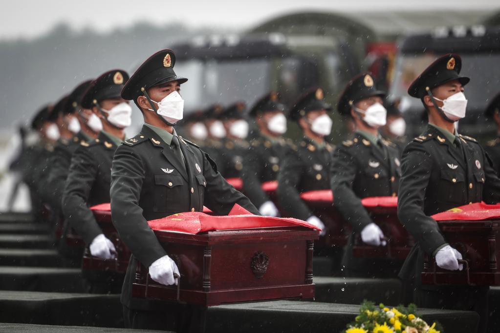 新華全媒+丨第九批在韓中國(guó)人民志愿軍烈士遺骸回國(guó)