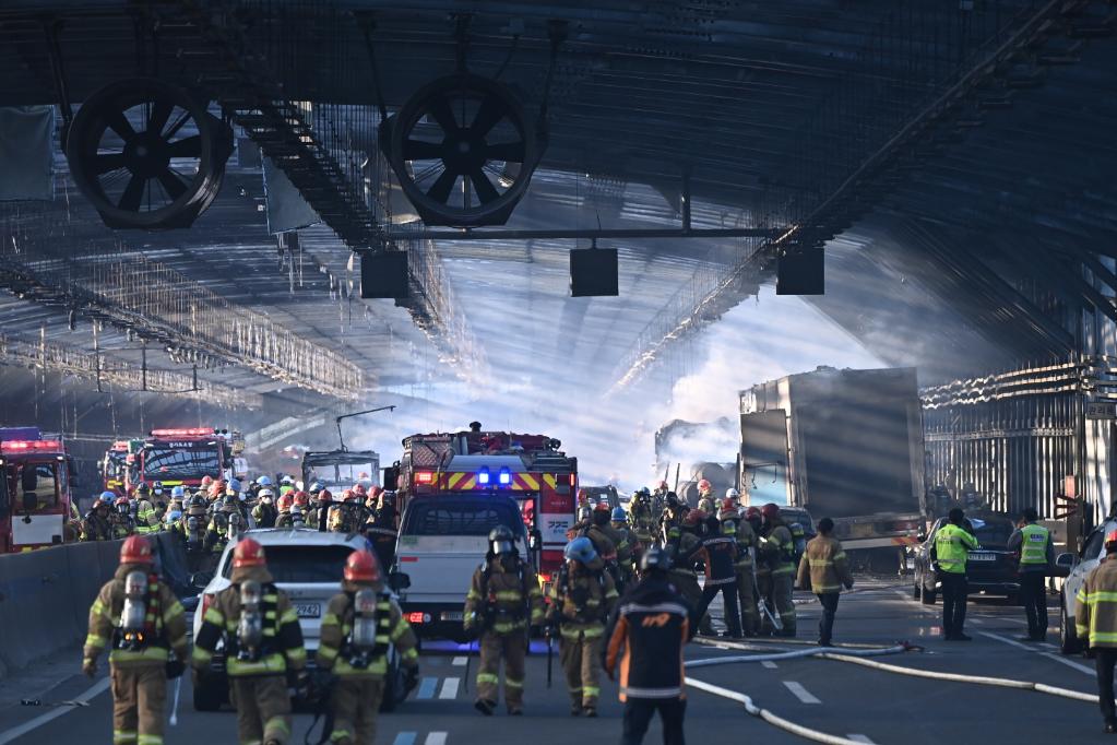 韓國(guó)高速公路車禍引發(fā)火災(zāi)致5人死亡