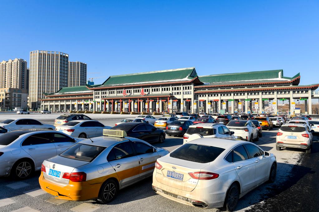 越來(lái)越忙 越來(lái)越好——從車流、人流、物流看吉林節(jié)日穩(wěn)經(jīng)濟(jì)