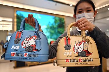 ?？趪H免稅城里的“兔年”商品