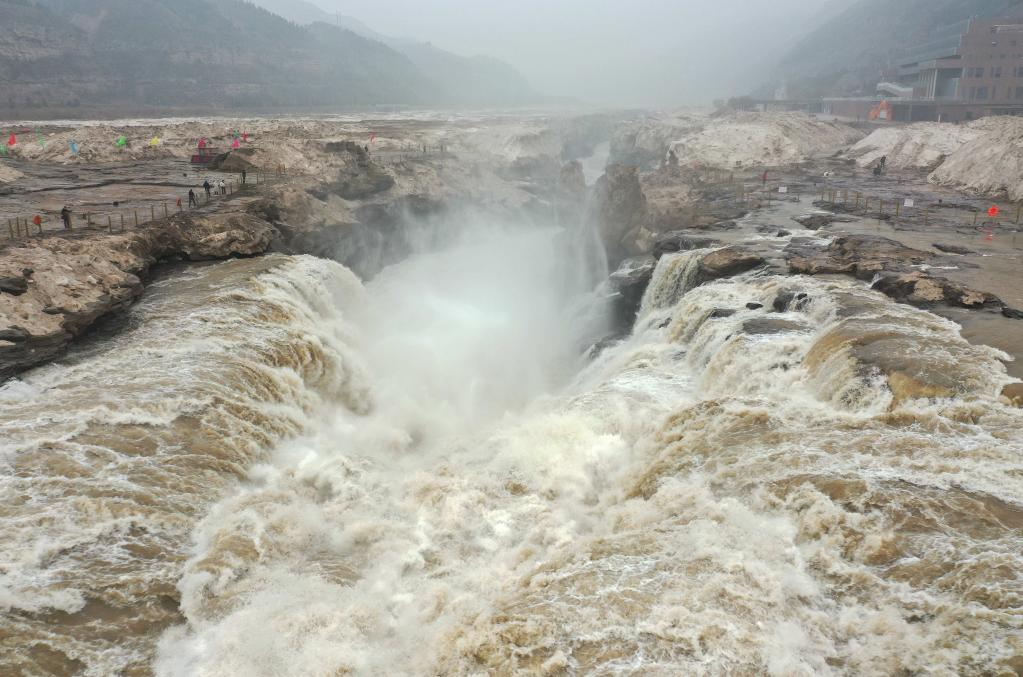 黃河壺口瀑布開河迎客