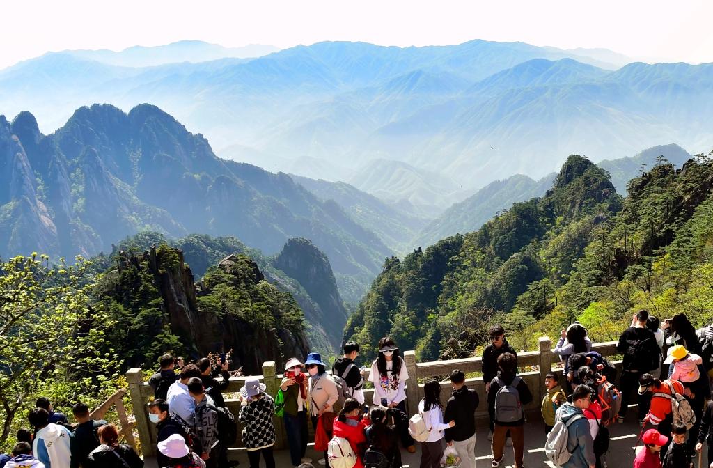 詩意中國丨登黃山天下無山