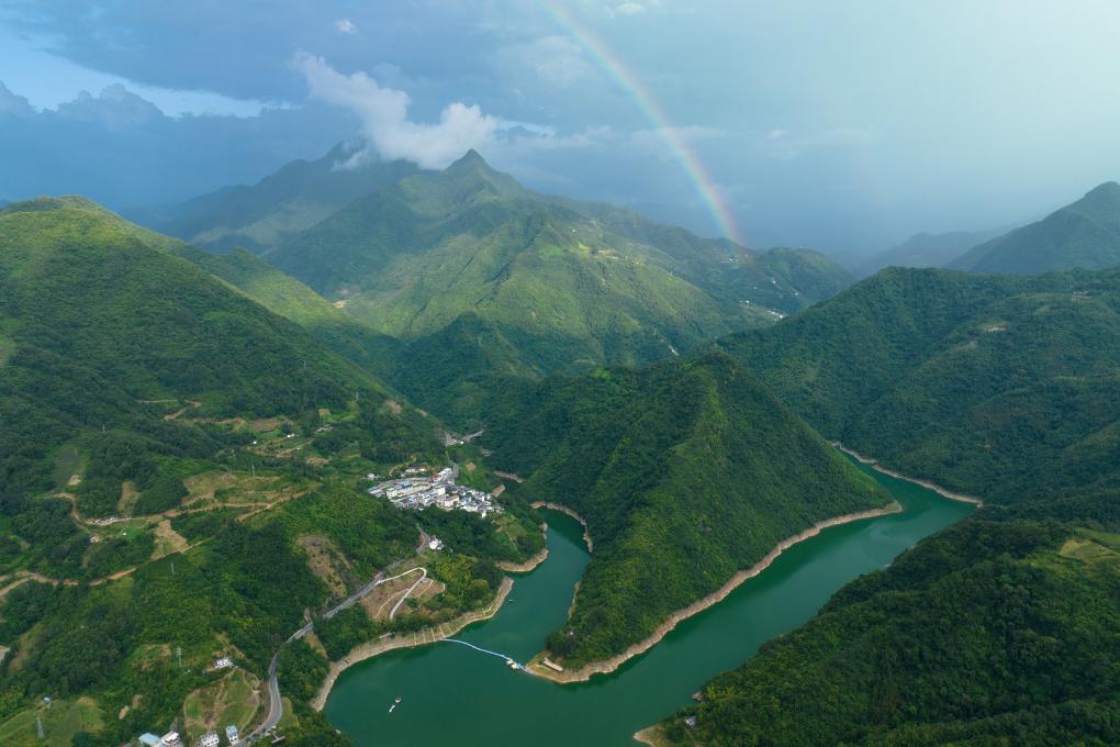 陜西嵐皋：優(yōu)美山水助發(fā)展