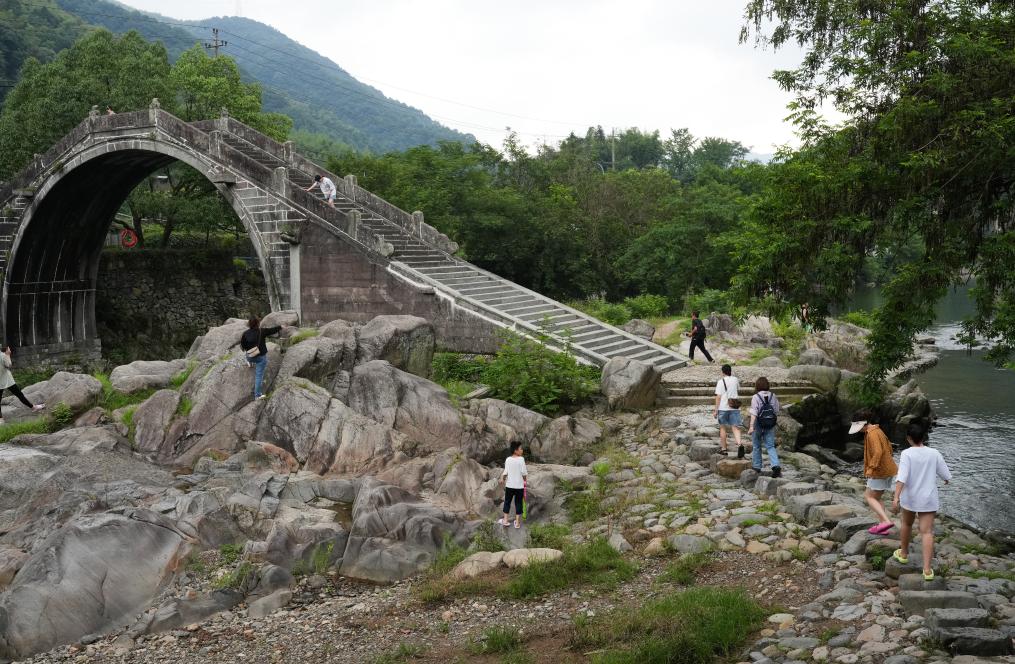 避暑游帶動(dòng)山區(qū)夏日經(jīng)濟(jì)