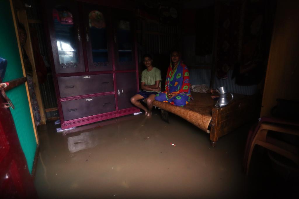 孟加拉國吉大港地區(qū)遭暴雨襲擊