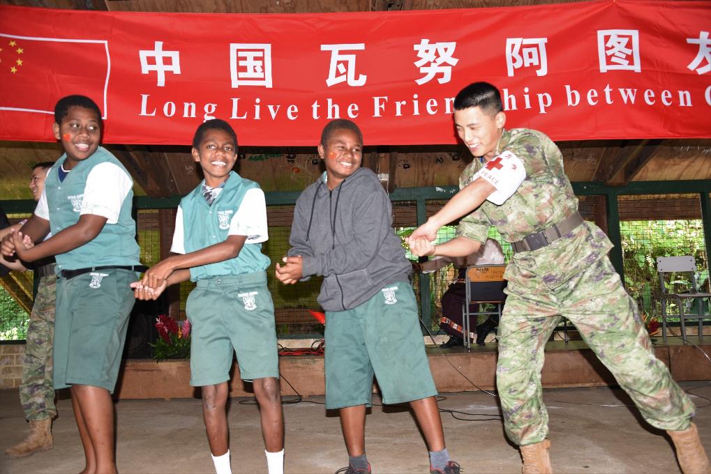 中國海軍“和平方舟”號(hào)醫(yī)院船結(jié)束訪問瓦努阿圖前往所羅門群島