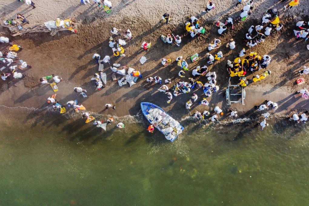 菲律賓舉辦“國際海岸清理日”活動