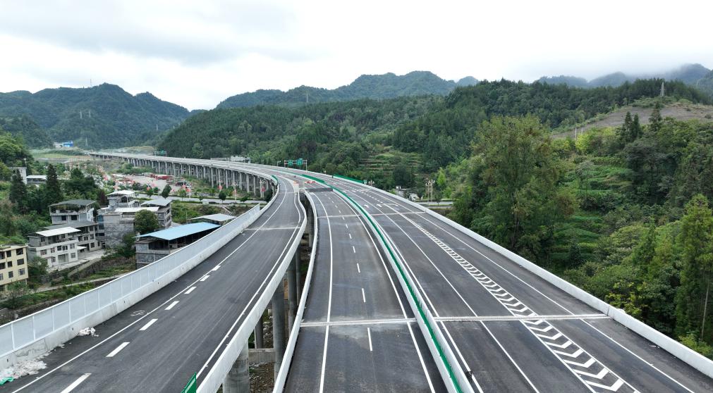 張南高速湖北段全面建成