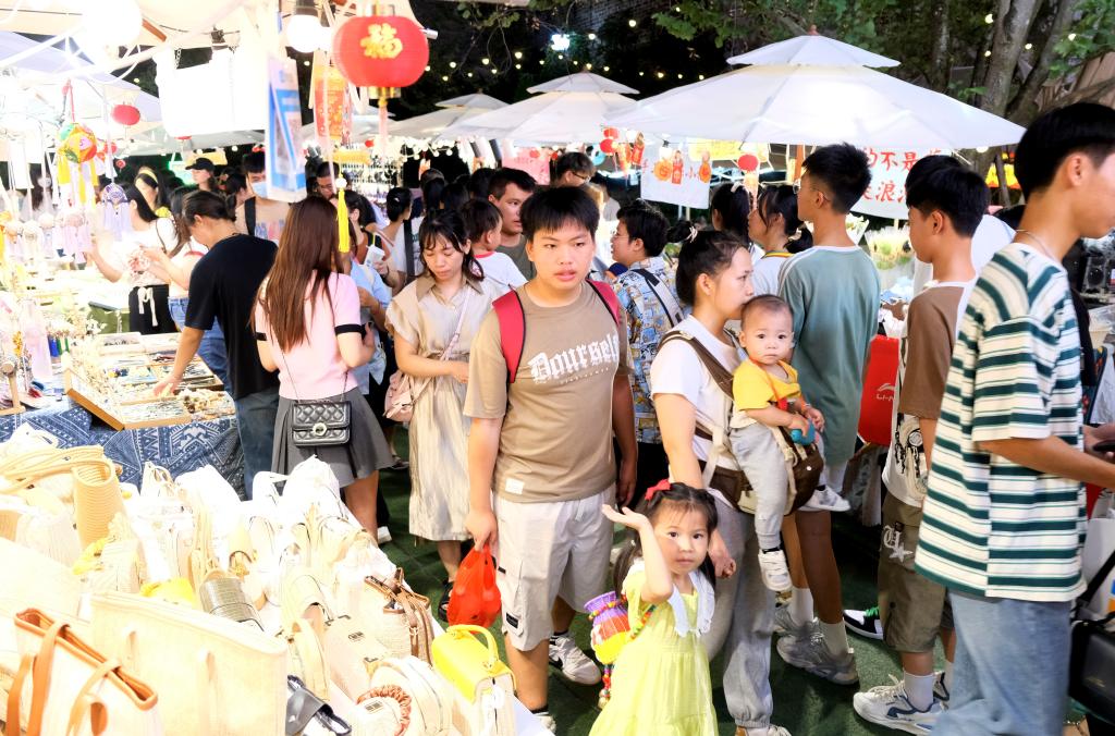 廣西南寧：假日帶火夜經(jīng)濟