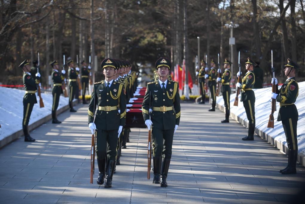 新華全媒+丨第十批在韓中國人民志愿軍烈士遺骸安葬儀式在沈陽舉行