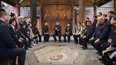 學(xué)習(xí)進(jìn)行時(shí)丨習(xí)近平總書(shū)記的“板凳座談會(huì)”