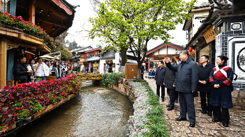 習(xí)近平考察麗江古城：文旅產(chǎn)業(yè)要走一條持續(xù)、健康的發(fā)展之路