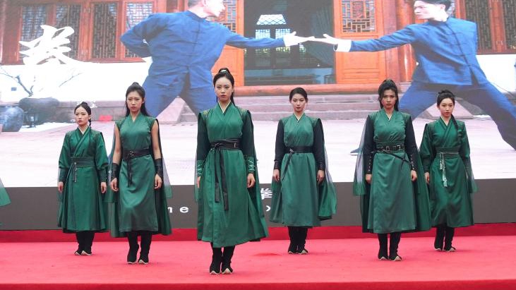 追光丨又颯又美！四川峨眉派“女子功夫團”彰顯中華武術魂